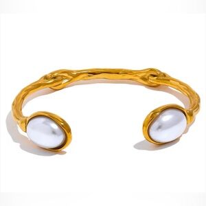 NWT Vintage Stainless Steel Faux Pearl Bracelet in Gold